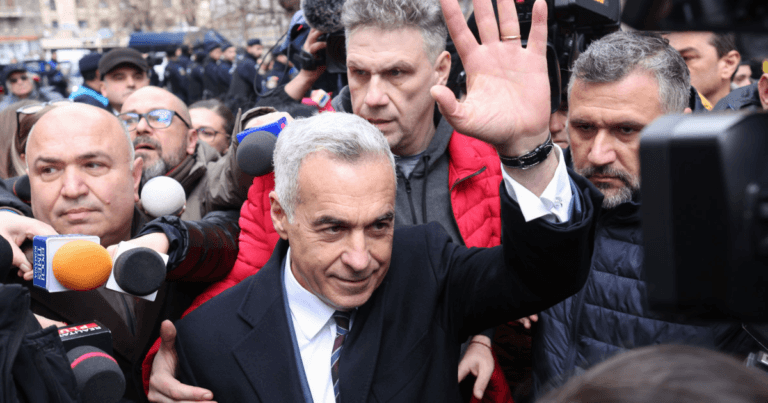 Contestația lui Călin Georgescu, amânată pentru miercuri. „Sunt nevinovat. Dosar politic” Contestatia lui Calin Georgescu amanata pentru miercuri Sunt nevinovat Dosar politic