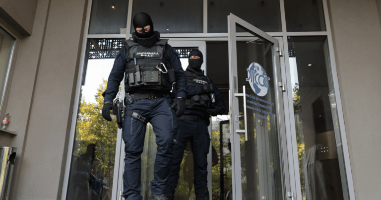 Doi barbati cercetati de DIICOT arestati preventiv ceilalti patru sub control judiciar