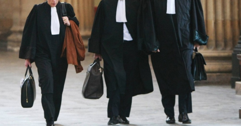 Amanarea taierii pensiilor speciale scandal in Senat