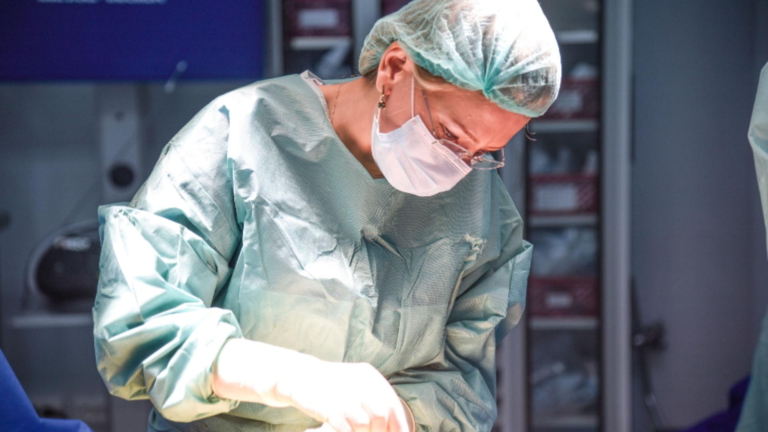 Burta foarte umflata ce a descoperit barbatul