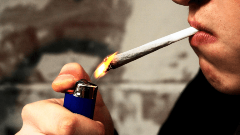 Noua regula ANPC pentru limitarea accesului minorilor la tigari