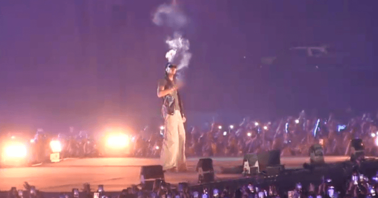 Rapperul Wizz Khalifa a fost amendat in Romania pentru droguri