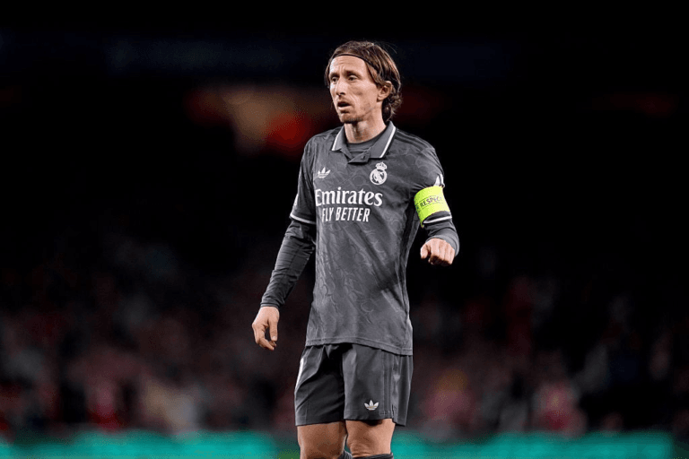Modric a dorit sa ramana la Real Madrid