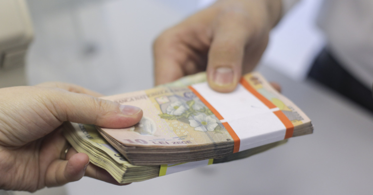 Cinci funcționari bancari, anchetați pentru credite false. Cinci functonari bancari anchetati pentru credite false