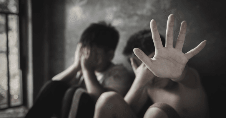 Doi copii din Arad fortzati sa munceasca la o stana