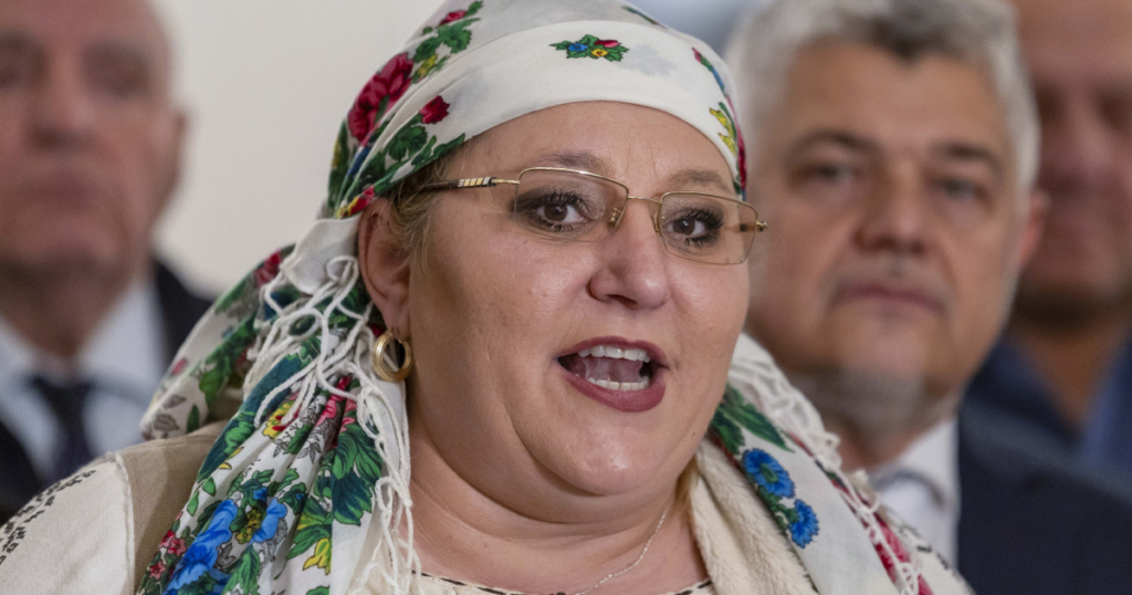 Diana Șoșoacă și fostul soț, citați la Parchetul General. 1 Diana Sosoca si fostul sot citati la Parchetul general