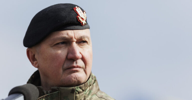 Seful Armatei Romane generalul Gheorghita Vlad este audiat la DNA dintr un caz de coruptie